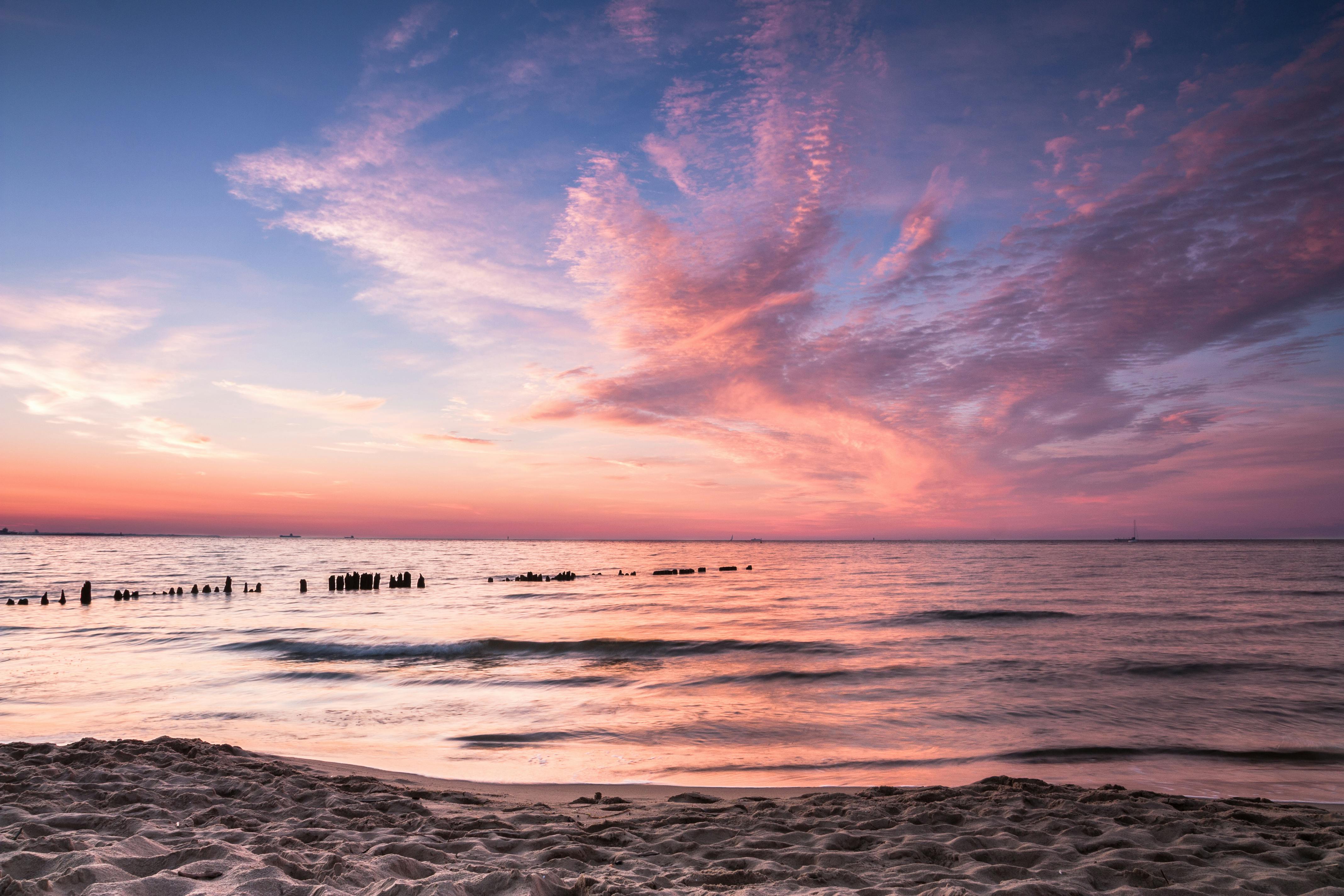 Plaża Brzeźno o wschodzie słońca